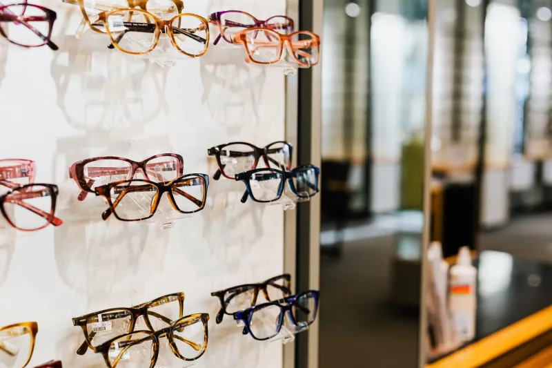 Bargain Frames, Borrowed Trouble: What Cheap Eyeglasses Are Really Doing to Your Eyes and Your Wallet