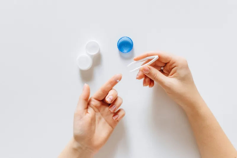 Why Your Eyes Reject Some Contact Lenses — And How to Find the Material That Actually Works for You