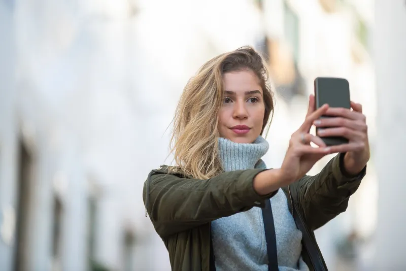 What the Filter Is Actually Doing to Your Eyes — and Your Mind